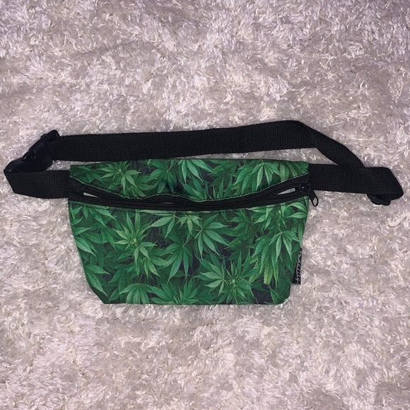 Handbags - Weed fanny pack ❤️
